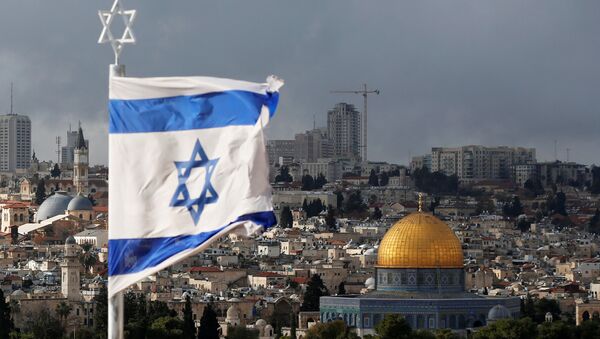 Izraelska zastava ispred Starog grada Jerusalima - Sputnik Srbija