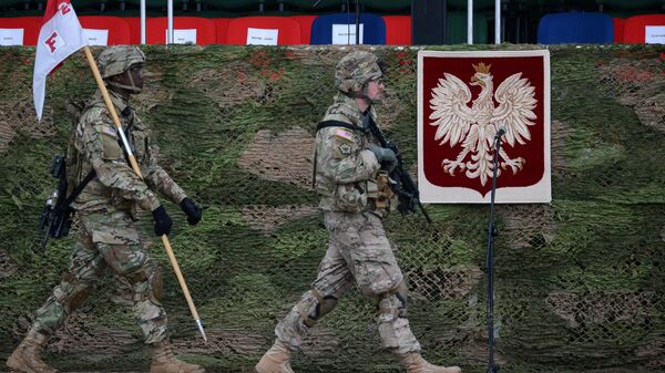 Амерички војници на церемонији дочека батаљона НАТО-а под руководством САД у пољском Ожишу - Sputnik Србија