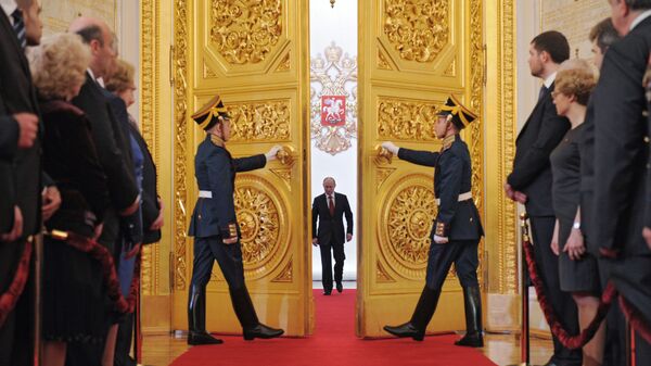 Избранный президент РФ Владимир Путин в Андреевском зале Большого Кремлевского дворца во время церемонии инаугурации, 2012 год - Sputnik Србија