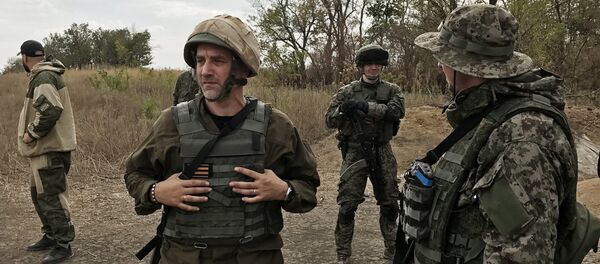 Заменик команданта извиђачко-јуришног батаљона пука за специјалне операције војске Доњецке Народне Републике, мајор Захар Прилепин са војницима - Sputnik Србија