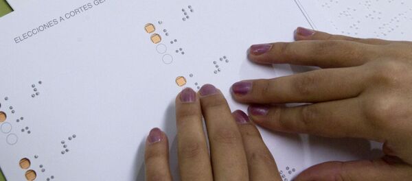 Slepa osoba glasa - Sputnik Srbija