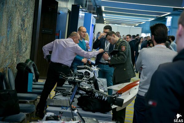 Посебно интересовање на СЕАС-у владало је за дронове, модерне играчке које су и моћно оружје будућности. - Sputnik Србија