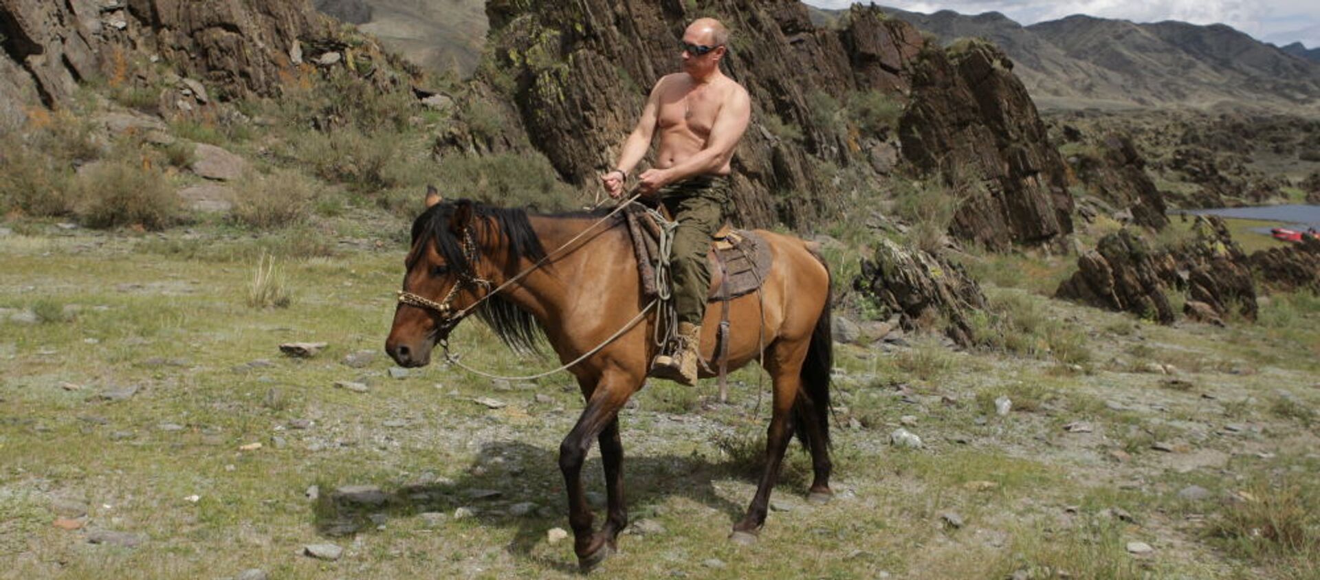 Председник Русије Владимир Путин јаше коња - Sputnik Србија, 1920, 09.03.2020