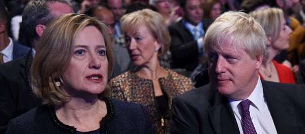 Britanska ministarka unutrašnjih poslova Amber Rad i ministar spoljnih poslova Boris Džonson na konferenciji Konzervativne partije u Mančesteru - Sputnik Srbija