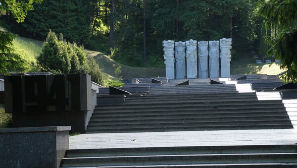 Spomenik vojnicima Crvene armije na groblju Antakalnis u Vilnjusu - Sputnik Srbija