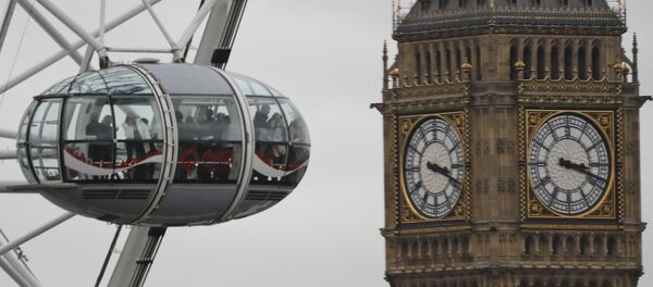 Поглед на Лондонско око и Биг Бен у Лондону Поглед на Лондонско око и Биг Бен у Лондону - Sputnik Србија