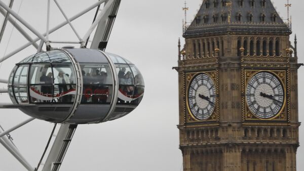 Pogled na Londonsko oko i Big Ben u Londonu - Sputnik Srbija