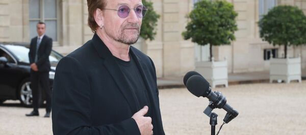 Bono Voks ispred Jelisejske palate uoči susreta sa predsednikom Francuske 24. jula 2017. Bono Voks ispred Jelisejske palate uoči susreta sa predsednikom Francuske 24. jula 2017. - Sputnik Srbija