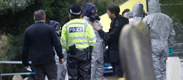Pripadnici britanske policije tokom istrage trovanja bivšeg pukovnika GRU Sergeja Skripalja u Salsberiju - Sputnik Srbija