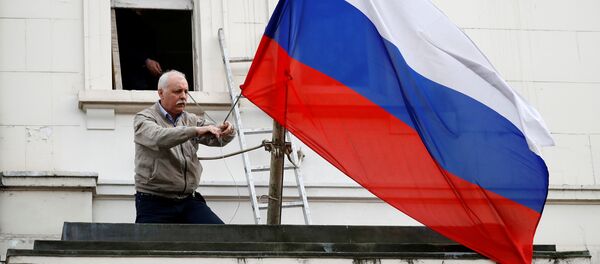 Skidanje zastave Rusije sa zgrade ruske diplomatske misije u Londonu - Sputnik Srbija