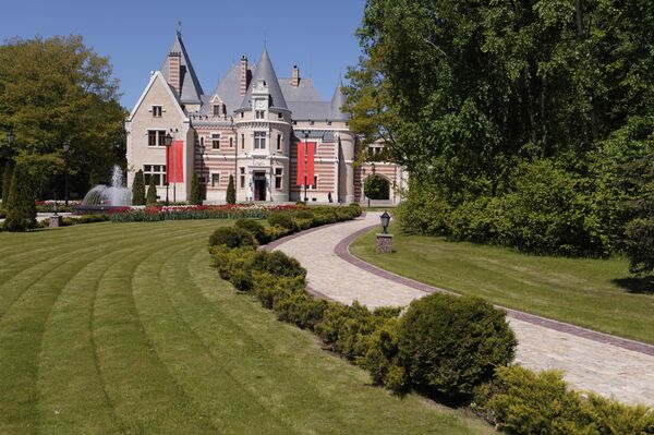 Rezidencija predsednika Rusije „Zamak Majendorf“ u Barvihu Rezidencija predsednika Rusije „Zamak Majendorf“ u Barvihu - Sputnik Srbija