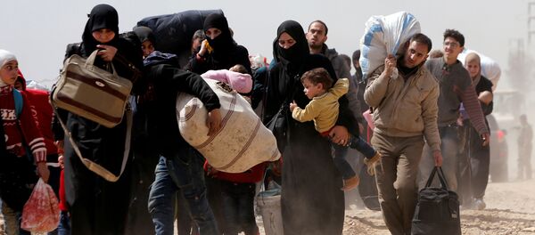 Цивили излазе из Источне Гуте - Sputnik Србија