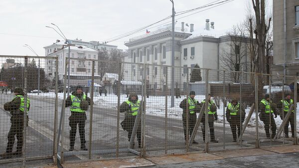 Украјина блокирала приступ руској амбасади у Кијеву - Sputnik Србија