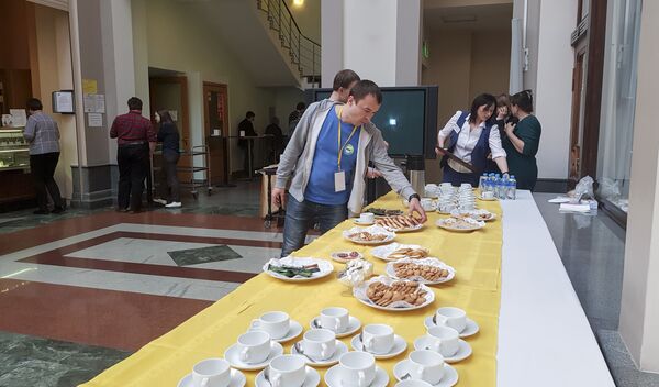 Atmosfera u Centralnoj izbornoj komisiji na dan predsedničkih izbora  - Sputnik Srbija