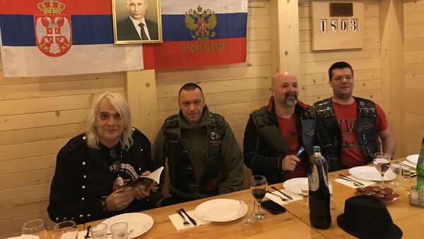 Bora Đorđević i Noćni vukovi u kafani Kod Putina - Sputnik Srbija