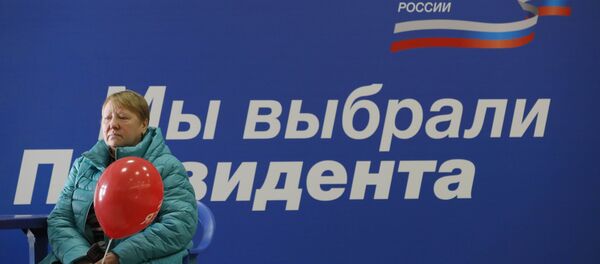 Žena na biračkom mestu u Moskvi - Sputnik Srbija