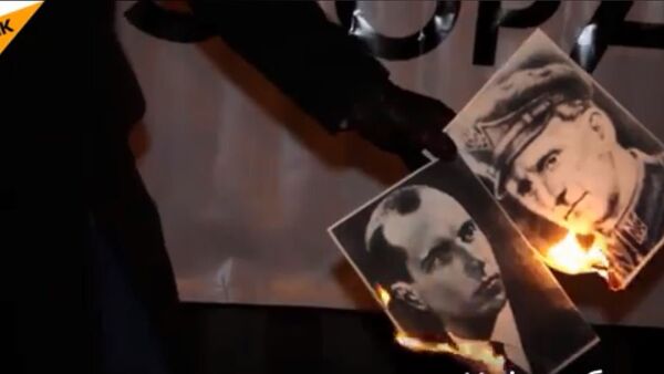 Пољски националисти спалили су портрете Бандере и Шухевича - Sputnik Србија