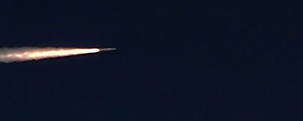 Ловац МиГ-31 ваздушно-космичких снага Русије током тестирања суперсоничне балистичке ракете система Кинжал - Sputnik Србија