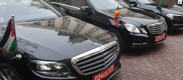 Аутомобили дипломатских мисија испред зграде Министарства иностраних послова Русије Аутомобили дипломатских мисија испред зграде Министарства иностраних послова Русије - Sputnik Србија