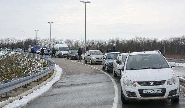 Blokada policije na putu za Kovilovo - Sputnik Srbija