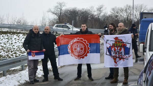 Blokada policije na putu za Kovilovo - Sputnik Srbija