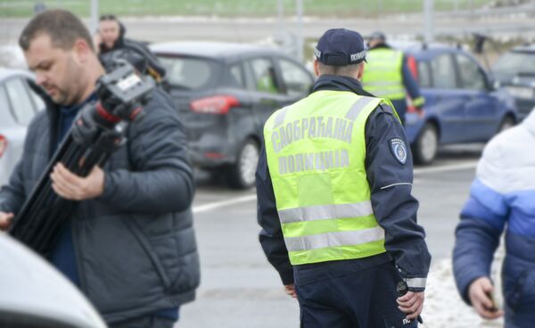 Blokada policije na putu za Kovilovo - Sputnik Srbija