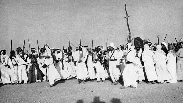 Арапи са пушкама и сабљама плешу на дочеку Абдулаха од Трансјорданије на састанак са саудијским краљем Ибн Саудом 4.јула 1948. - Sputnik Србија