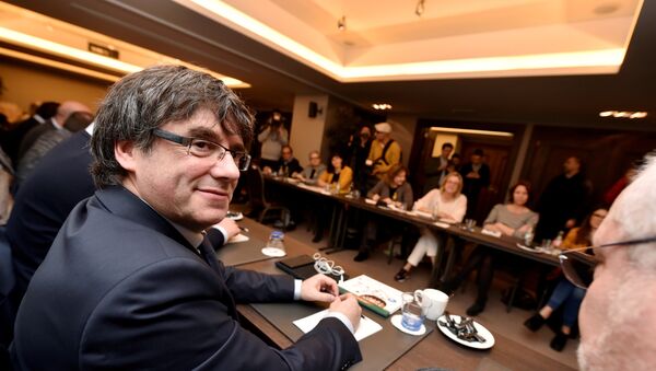 Bivši predsednik Katalonije Karles Pudždemon na sastanku u Briselu - Sputnik Srbija