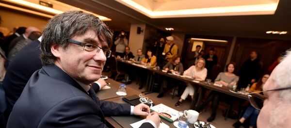 Bivši predsednik Katalonije Karles Pudždemon na sastanku u Briselu Bivši predsednik Katalonije Karles Pudždemon na sastanku u Briselu - Sputnik Srbija