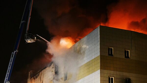 Пожар у тржном центру у Сибиру - Sputnik Србија