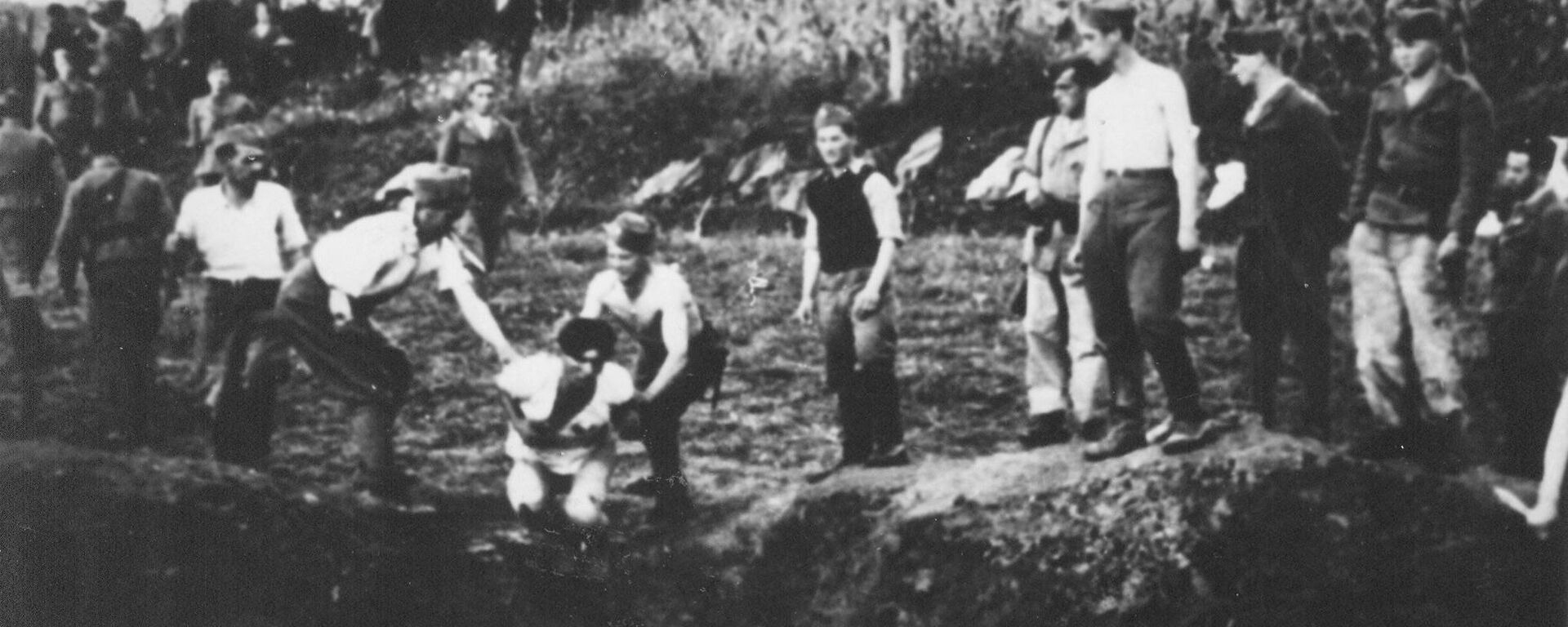 Усташки стражари убијају затворенике у логору Јасеновац за време Другог светског рата - Sputnik Србија, 1920, 07.04.2022