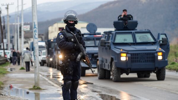 Policija tzv. Kosova pored puta blizu Kosovske Mitrovice - Sputnik Srbija