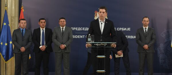 Marko Đurić i predstavnici Srba sa KiM na konferenciji za novinare Marko Đurić i predstavnici Srba sa KiM na konferenciji za novinare - Sputnik Srbija