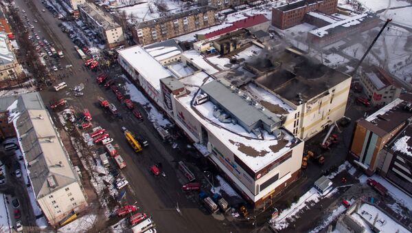 Здание торгового центра Зимняя вишня в Кемерово, где произошел пожар - Sputnik Србија