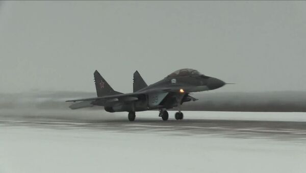 Palubni lovac MiG-29K se sprema za let u zimskim uslovima - Sputnik Srbija