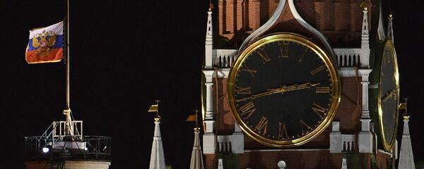 Kremlj sa spuštenom zastavom na pola koplja u znak žalosti za poginulima u požaru u TC Zimska višnja Kremlj sa spuštenom zastavom na pola koplja u znak žalosti za poginulima u požaru u TC Zimska višnja - Sputnik Srbija