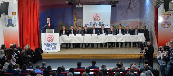 У Митровачком двору почела је заједничка седница одборника десет општина са српском већином на Косову и Метохији. - Sputnik Србија