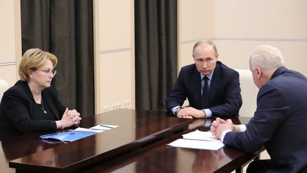 Predsednik Rusije Vladimir Putin tokom sastanka sa ministrom zdravlja Veronikom Skvorcovom i načelnikom Istražnog komiteta Aleksandrom Bastrikinom - Sputnik Srbija