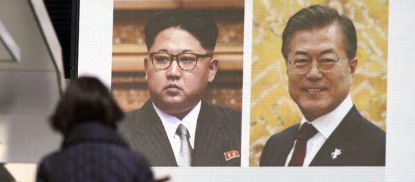 Ким Џонг Уна и Мун Џае Ин - Sputnik Србија