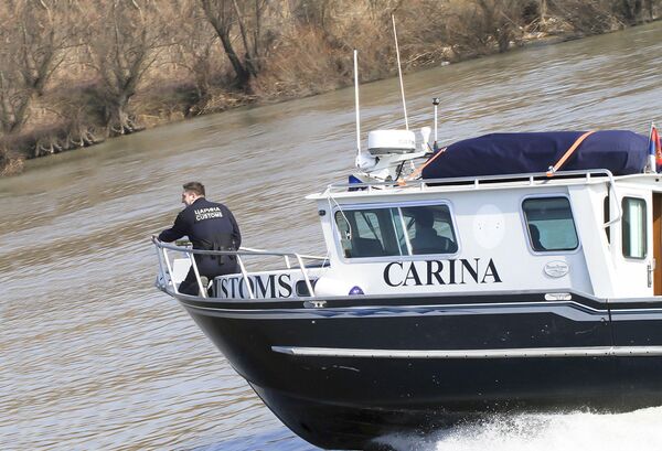 Румуни спречавају транспорт руских тенкова у Србију Румуни спречавају транспорт руских тенкова у Србију - Sputnik Србија