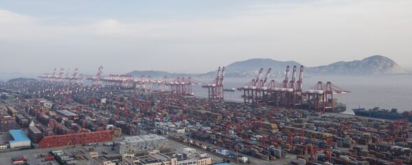 Kontejneri u šangajskoj luci Kontejneri u šangajskoj luci - Sputnik Srbija