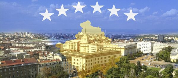 Panorama Sofije kroz zastavui tzv. Kosova, Bugarska. - Sputnik Srbija