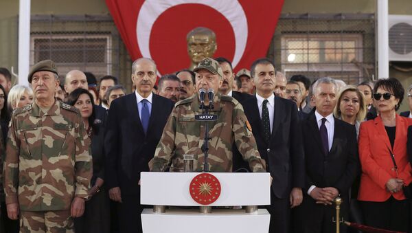 Председник Турске Реџеп Тајип Ердоган у униформи - Sputnik Србија