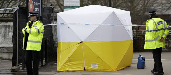 Policija u blizini mesta gde su pronađeni otrovani Sergej Skripalj i njegova ćerka - Sputnik Srbija