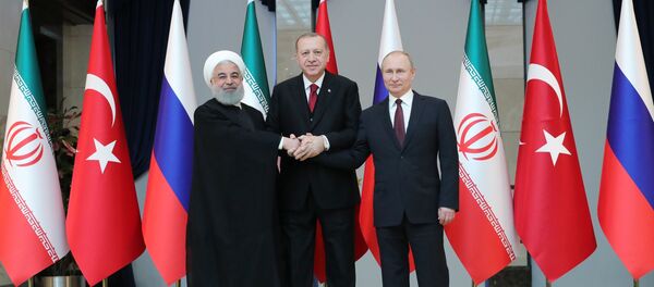 Председник Ирана Хасан Рохани, председник Русије Владимир Путин и председник Турске Реџеп Тајип Ердоган Председник Ирана Хасан Рохани, председник Русије Владимир Путин и председник Турске Реџеп Тајип Ердоган - Sputnik Србија