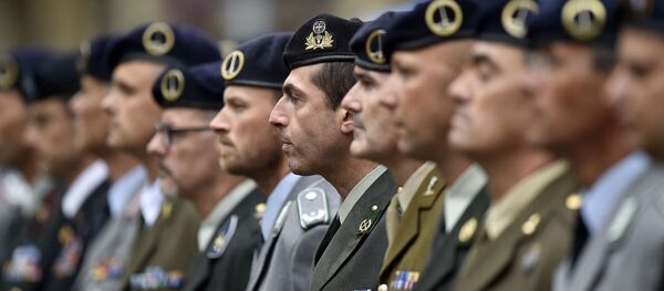 Војна парада у част холандског краља Војна парада у част холандског краља - Sputnik Србија