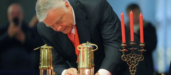 Дочек Благодатног огња на аеродрому Внуково у Москви - Sputnik Србија