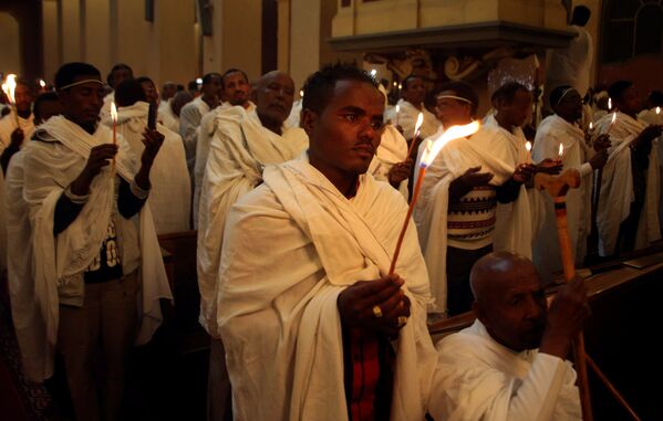 Etiopski pravoslavci na uskršnjoj službi u pravoslavnoj crkvi Svete Trojice u Adis Abebi - Sputnik Srbija