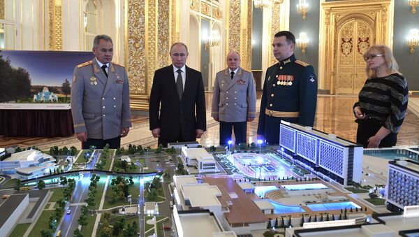 Predsednik Rusije Vladimir Putin i ministar odbrane Sergej Šojgu na prezentaciji vojnog inovacionog tehnopolisa Era - Sputnik Srbija