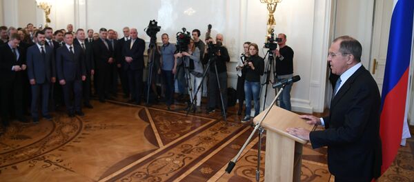 Ministar spoljnih poslova Rusije Sergej Lavrov tokom sastanka sa proteranim ruskim diplomatama - Sputnik Srbija